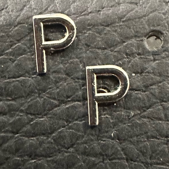 14k white gold pair of initial P earrings with friction posts - Picture 3 of 8